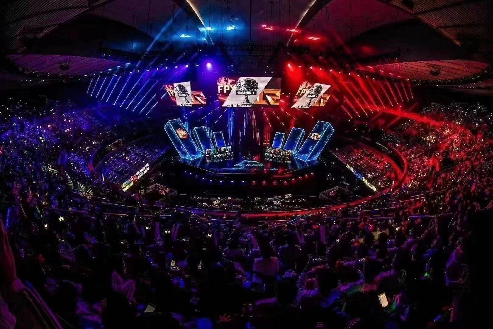 EDG战队LPL赛场年轻阵容季后赛爆发，黑马战队强势崛起-雷火竞技